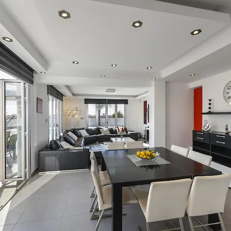 Villa The Ultimate Guide To Renting Your Luxury 4 Bedroom Villa With Private Pool, Larnaca Villa 1398