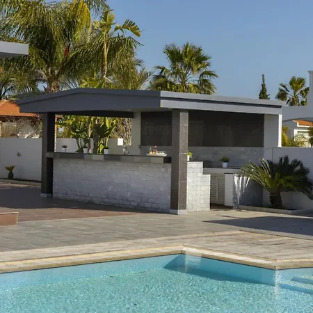 别墅 The Ultimate Guide To Renting Your Luxury 4 Bedroom Villa With Private Pool, Larnaca Villa 1398 沃罗里尼