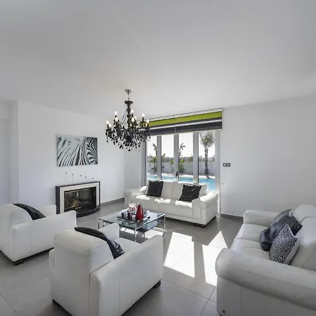 别墅 The Ultimate Guide To Renting Your Luxury 4 Bedroom Villa With Private Pool, Larnaca Villa 1398 沃罗里尼