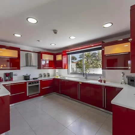 别墅 The Ultimate Guide To Renting Your Luxury 4 Bedroom Villa With Private Pool, Larnaca Villa 1398 *