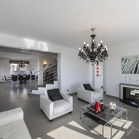 别墅 The Ultimate Guide To Renting Your Luxury 4 Bedroom Villa With Private Pool, Larnaca Villa 1398 *