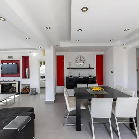 别墅 The Ultimate Guide To Renting Your Luxury 4 Bedroom Villa With Private Pool, Larnaca Villa 1398 *