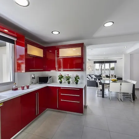 The Ultimate Guide To Renting Your Luxury 4 Bedroom Villa With Private Pool, Larnaca Villa 1398 别墅 沃罗里尼